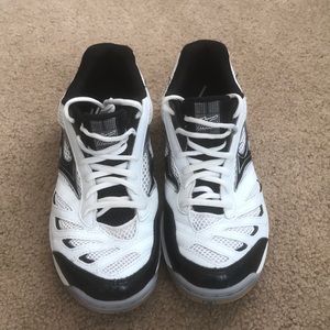 Women’s Mizuno Wave Rally 5 volleyball shoes